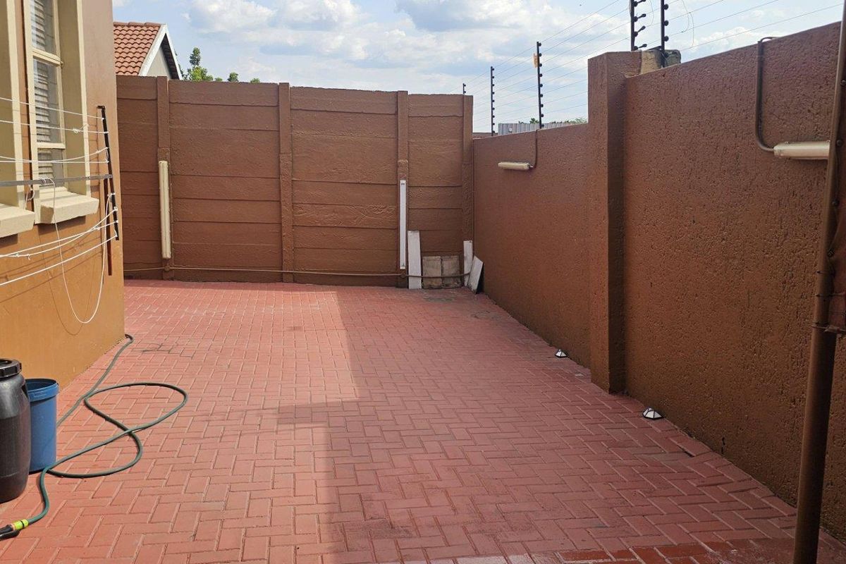 Massive house for sale  at Canal Village - Photo 4