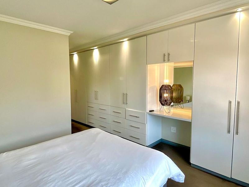 Luxury Two-Bedroom Apartment for Rent - Photo 10