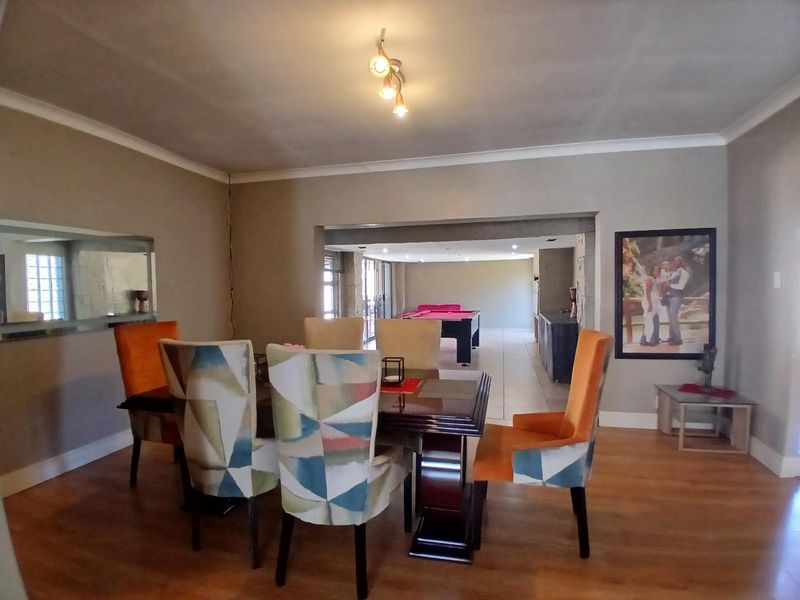 Large Family Home for Sale - Photo 5