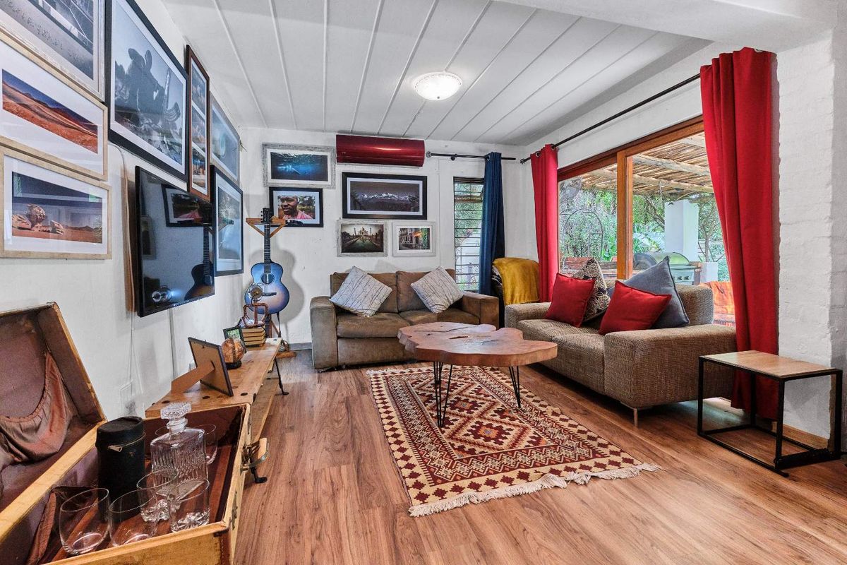 Stylish secure thatch living. - Photo 2