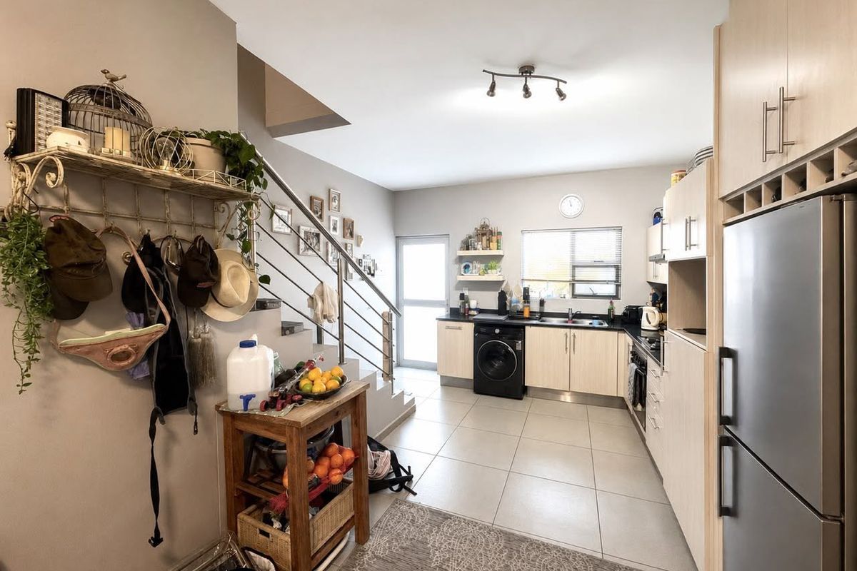 3 Bedroom Townhouse For Sale in Elisenheim - Photo 2