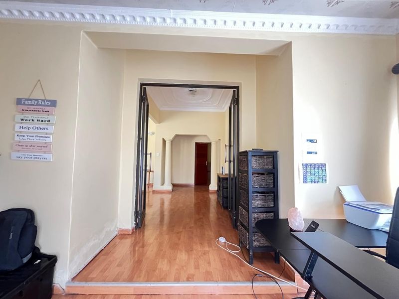 STUNNING FAMILY HOME WITH FLATLET - Photo 8