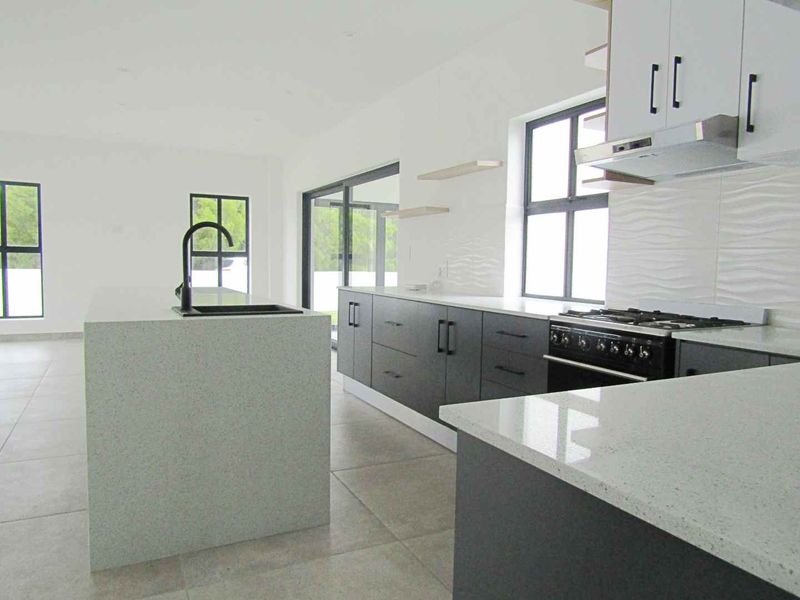 Costal three bedroom home with modern finishes - Photo 9