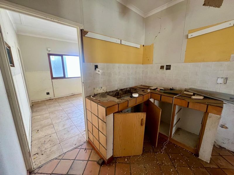 FOR SALE: 4 BEDROOMS AND 1 FLATLET FOR SALE IN VINETA SWAKOPMUND, NAMIBIA - Photo 8