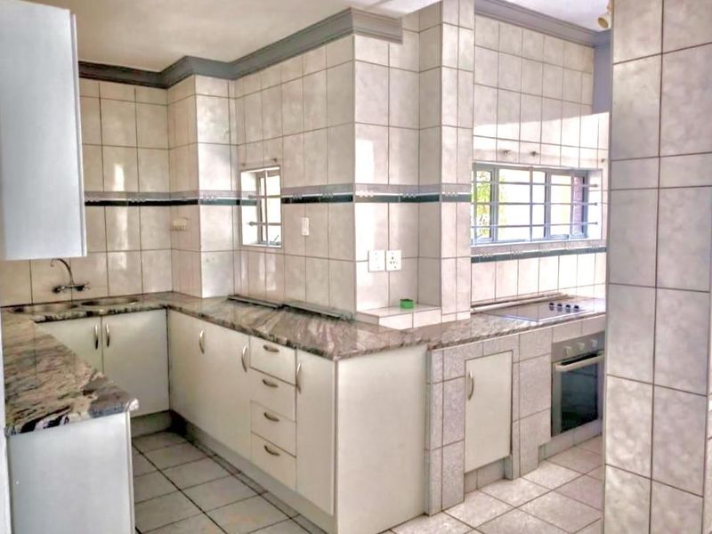 3 Bed Partially Furnished North Facing Flat - Views of Pretoria and the Pool - Photo 4
