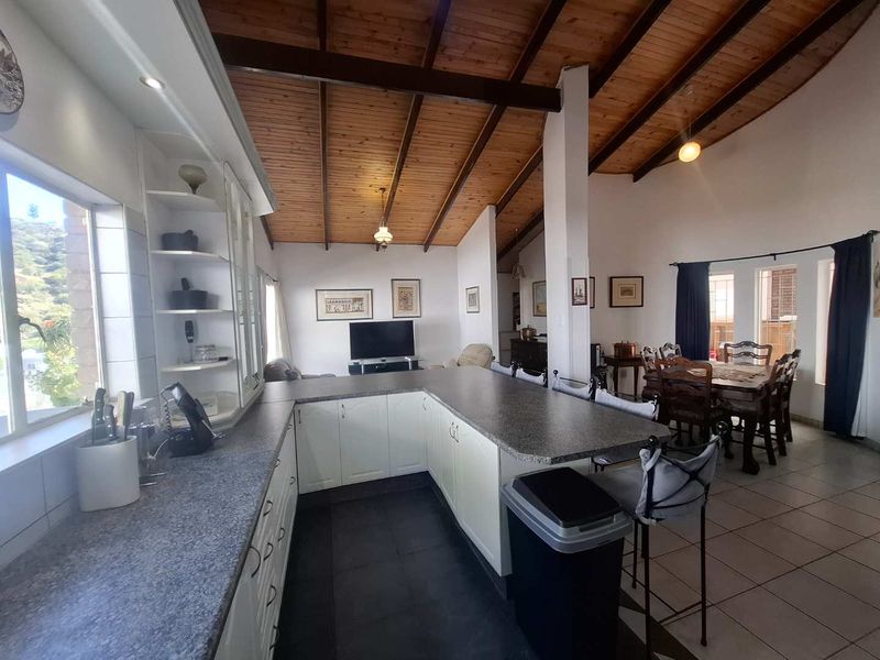 Family home with a two bedroom flat - Photo 3