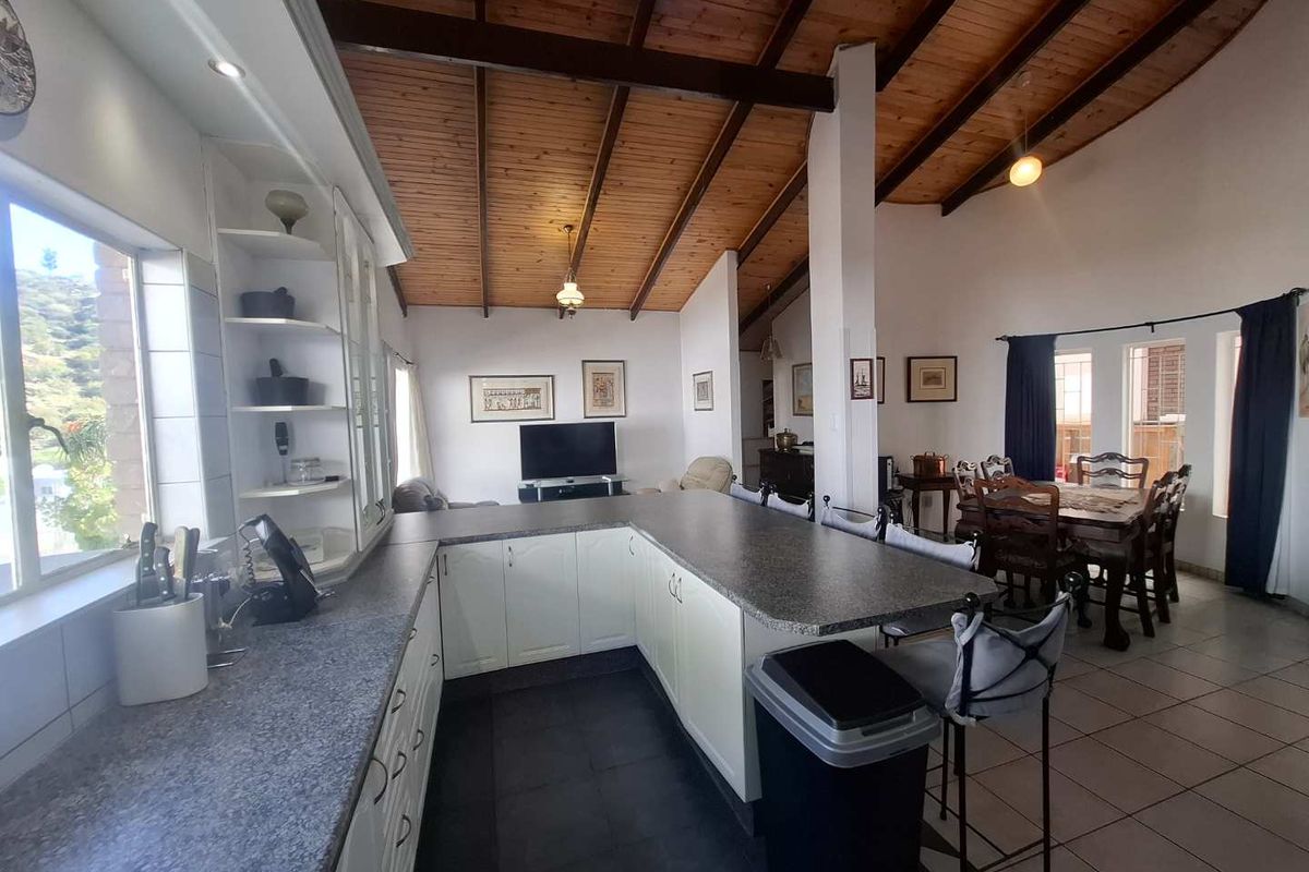 Family home with a two bedroom flat - Photo 3