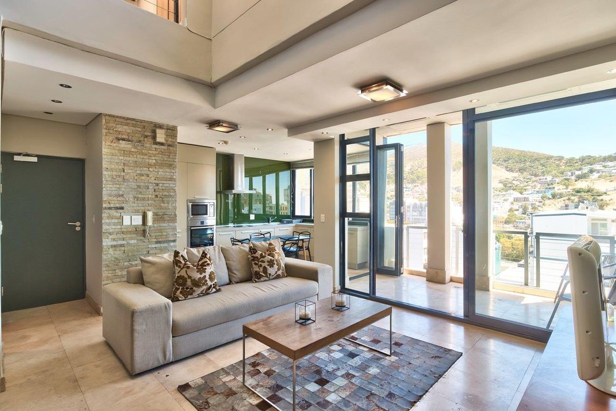 ON TOP OF THE WORLD - Airbnb and Pet-Frienldy  Two bedroom Penthouse in the Heart of Cape Town - Photo 3