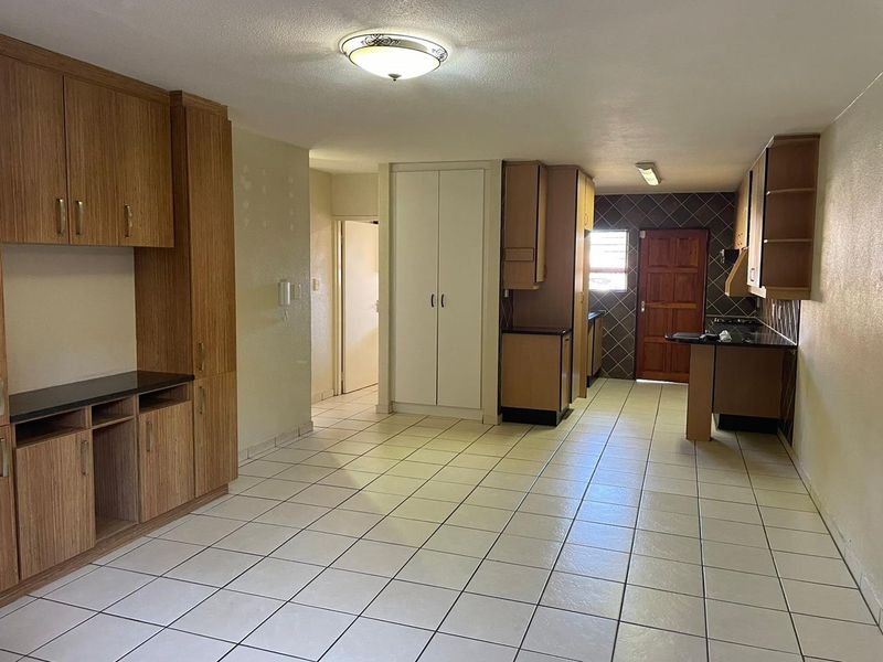 Ground Floor Unit NOT PET FRIENDLY - Photo 8