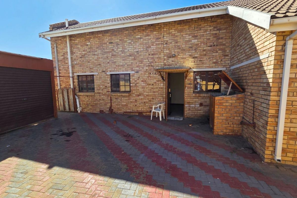 Neat Facebrick Family Home – Well Located & Move-In Ready - Photo 5