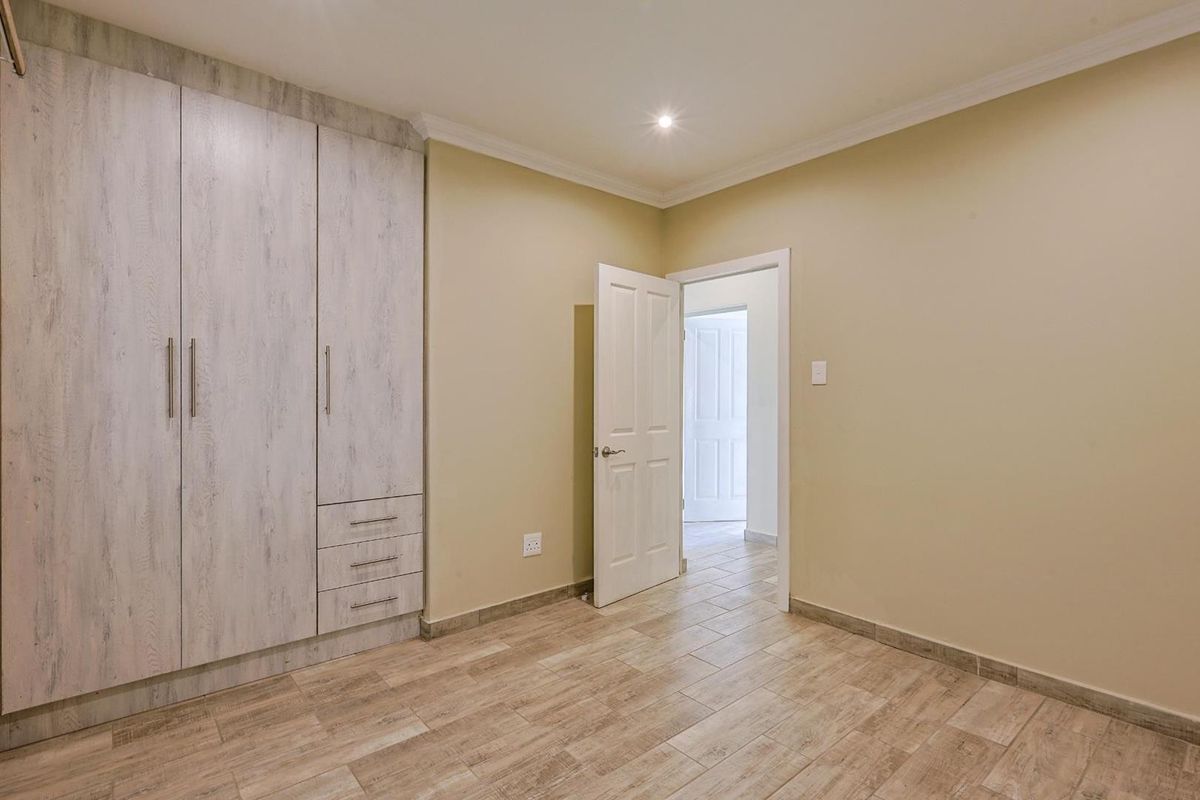 Stunning Modern 4 Bedroom, 2.5 Bathroom Home for Rent - Photo 5