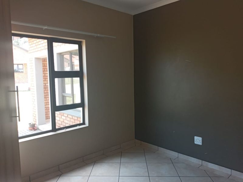 Three bedroom townhouse in Private Estate Kookrus Meyerton Gauteng - Photo 1