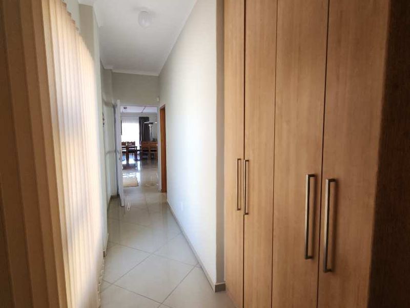 5-Bedroom house.on corner erf, priced to sell or nearest cash offer!!! - Photo 9