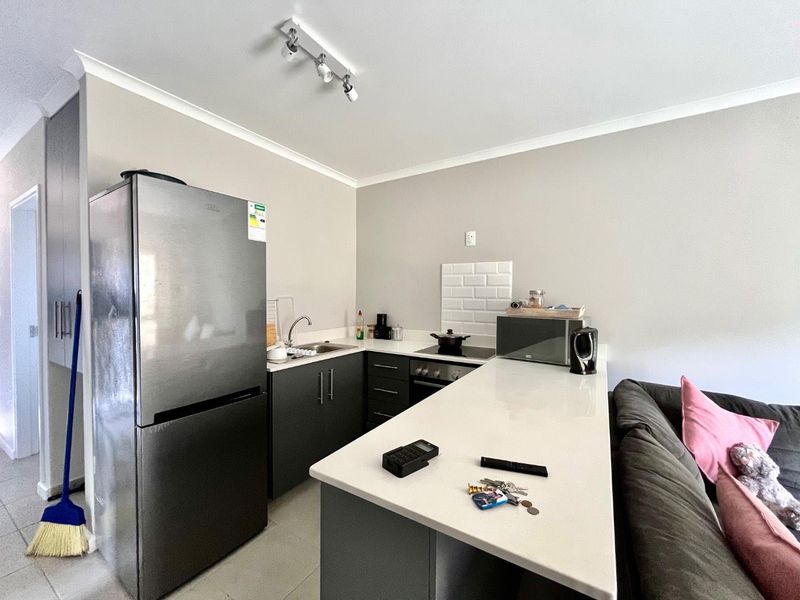 2 Bedroom Ground Floor Apartment with Private Garden – Waterfall - Photo 4