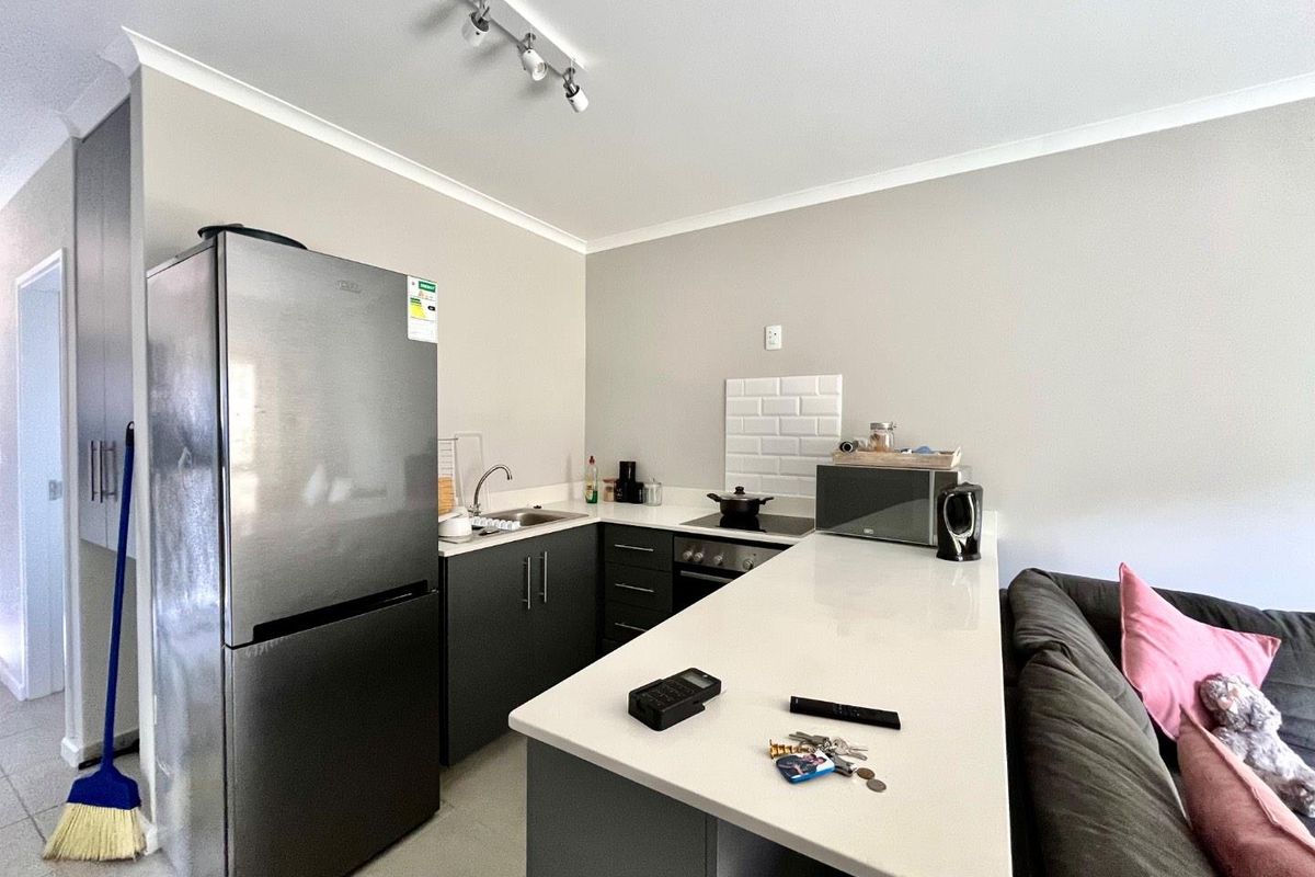 2 Bedroom Ground Floor Apartment with Private Garden – Waterfall - Photo 4