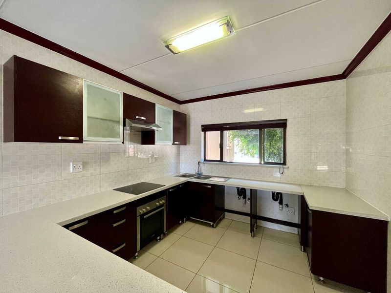 3 Bedroom 2 Bathroom Executive Apartment - Photo 8