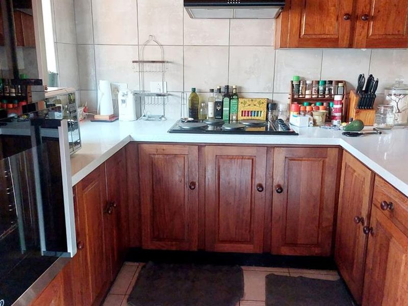 3 bedroom full title townhouse for sale. - Photo 2