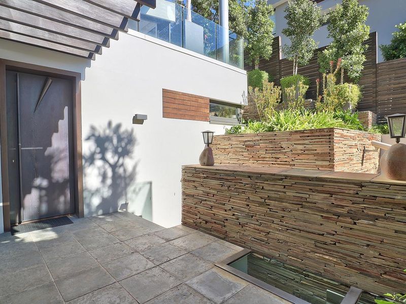 Iconic Eco Luxury Masterpiece for Sale in Higgovale – Unrivalled Views, German Engineering, Fully Off Grid - Photo 7