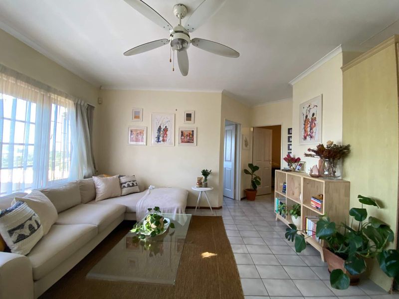 Contemporary Living at its Finest - Spacious 2-Bedroom Apartment with Views - Photo 2
