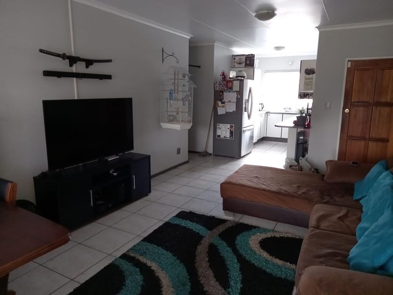 Spacious 3 Bedroom 2 Bathroom - Photo 1