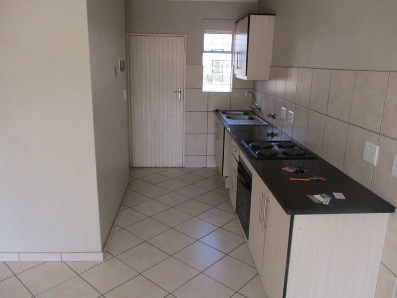 A 2 BEDROOM FLAT TO RENT IN PHILIP NEL PARK - Photo 5