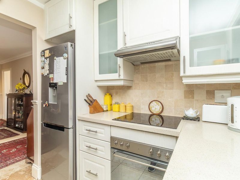 Stylish first floor apartment with expansive patio - Photo 8