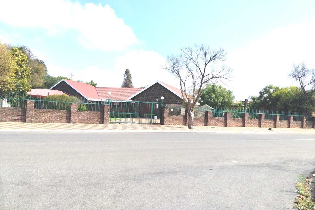 FAMILY HOME FOR SALE IN SHARON PARK ESTATE - Photo 5