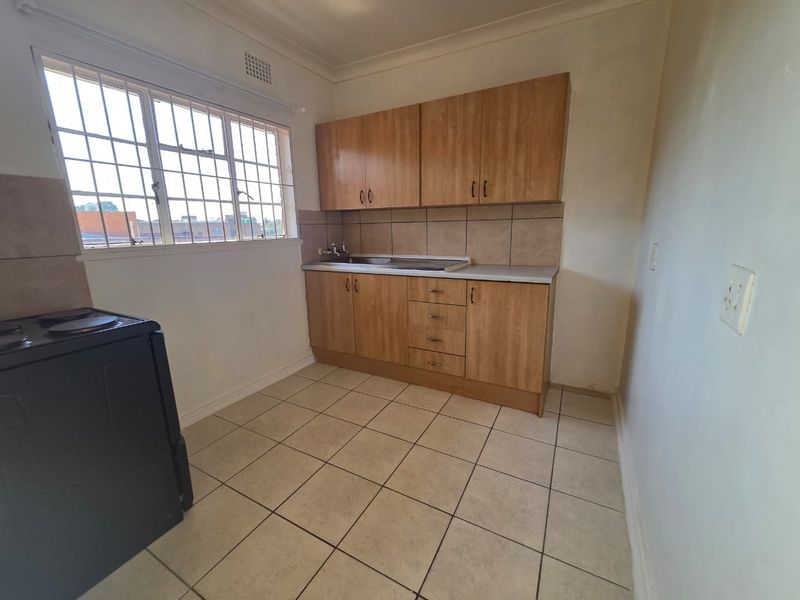 Spacious Flatlet to Rent in the Prime of Horison on 2nd floor - Photo 4