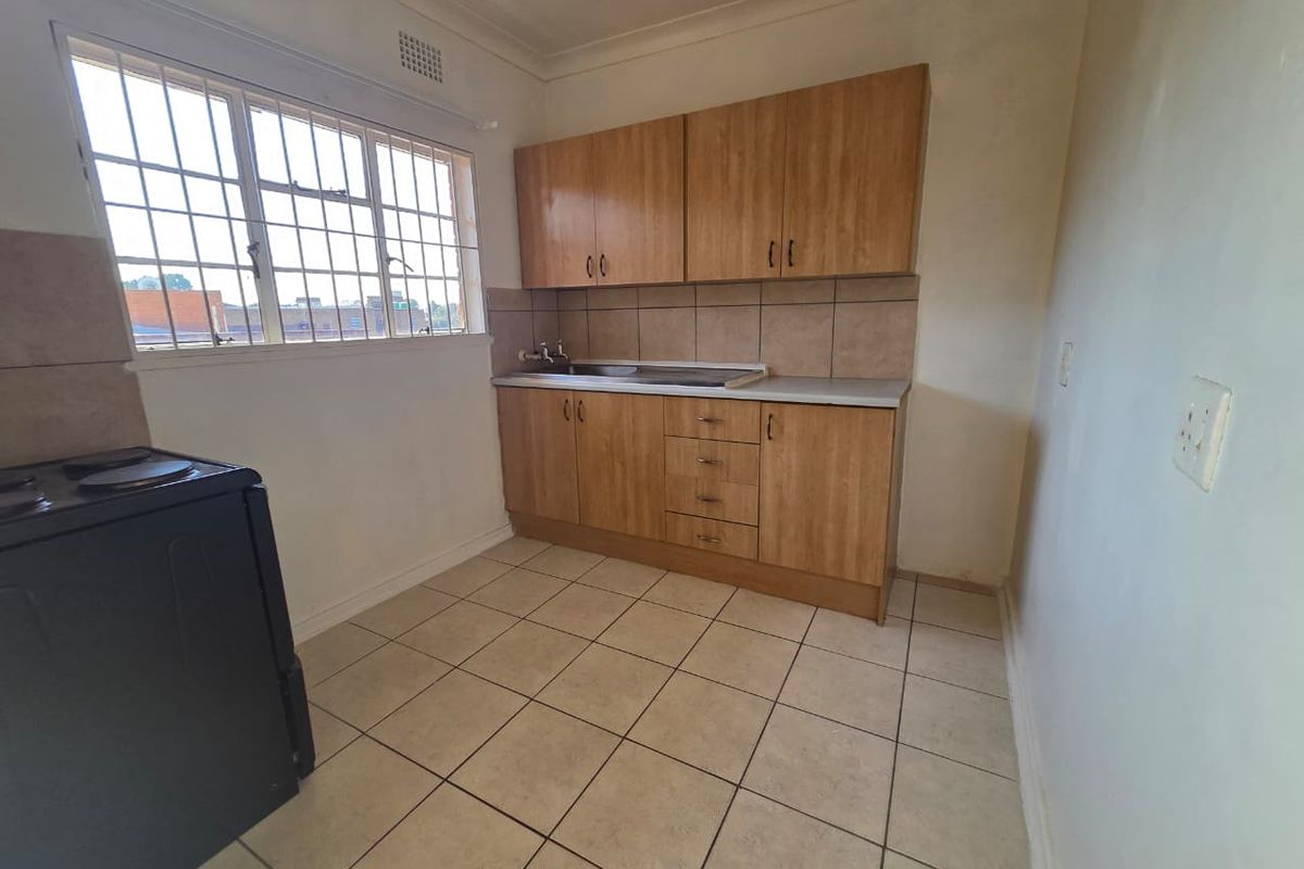 Spacious Flatlet to Rent in the Prime of Horison on 2nd floor - Photo 4