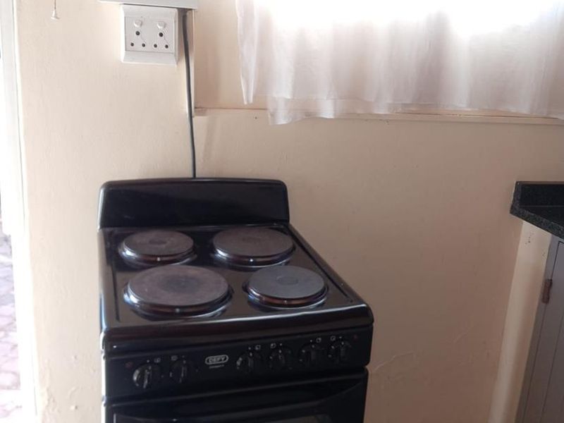 BACHELOR FLAT AVAILABLE IMMEDIATELY - Photo 3