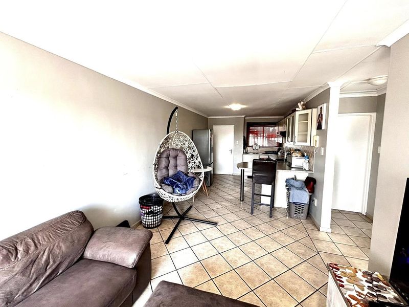 2 Bedroom Apartment For Sale in Pionierspark - Photo 3