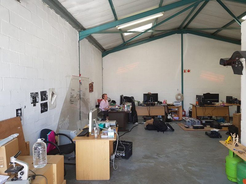 Light Industrial Warehouse with Offices in Constantiaberg Business Park - Photo 2