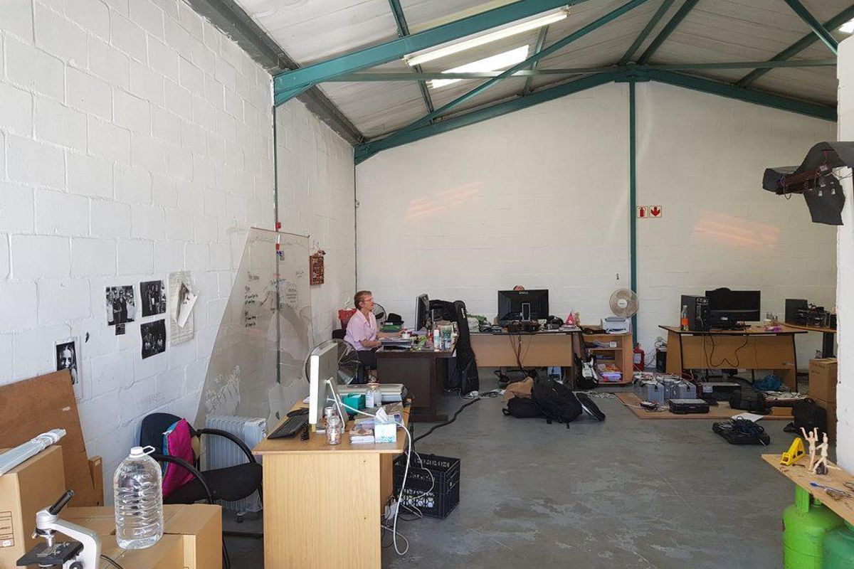 Light Industrial Warehouse with Offices in Constantiaberg Business Park - Photo 2