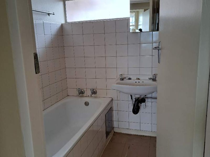 Spacious Apartment In Gezina - Photo 8