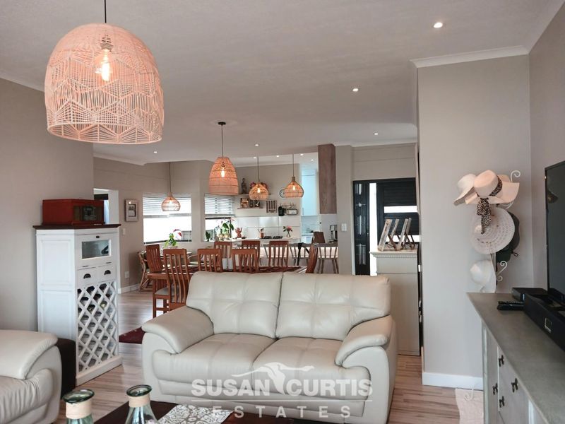 Seafront Property - Photo 4