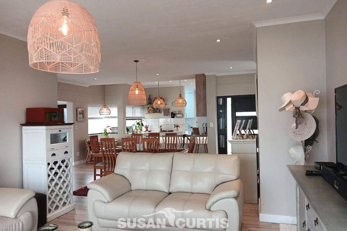 Seafront Property - Photo 4