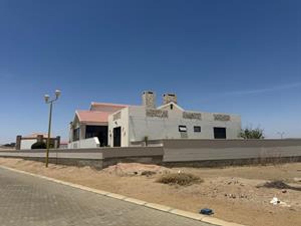 view of the property 