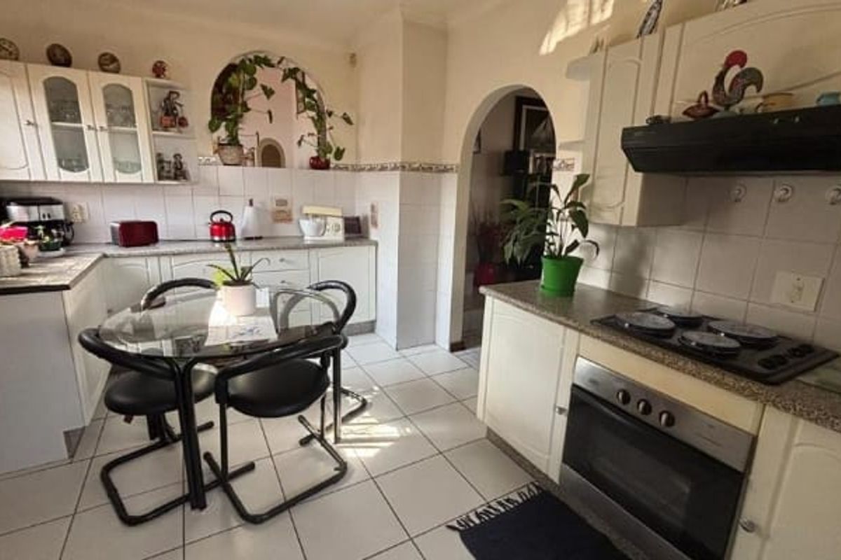 3 Bedroom House for Sale in Winchester Hills - Photo 3