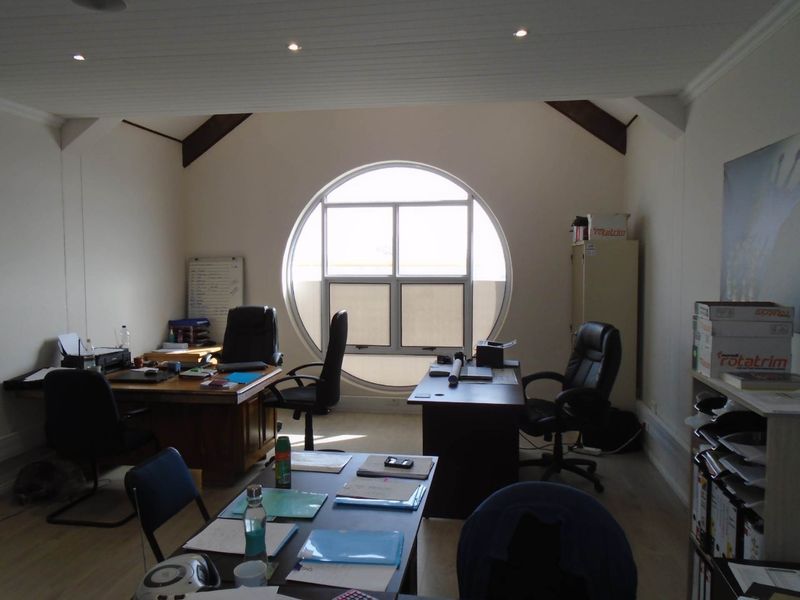 INDUSTRIAL WAREHOUSE IN EXCELLENT POSITION - Photo 9