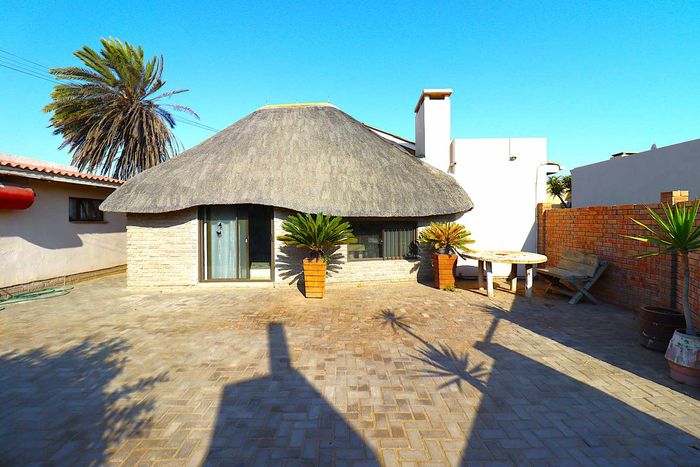 Property #2553860, House For Sale in Walvis Bay Central