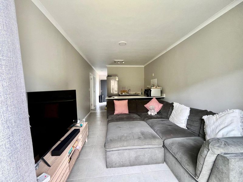 2 Bedroom Ground Floor Apartment with Private Garden – Waterfall - Photo 6