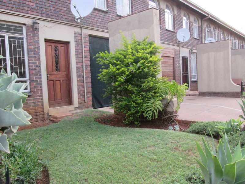 VERY BEAUTIFUL, NEAT AND CLEAN [3] BEDROOMS DUPLEX FOR SALE IN PRETORIA NORTH  [ BARGAIN ] - Photo 5