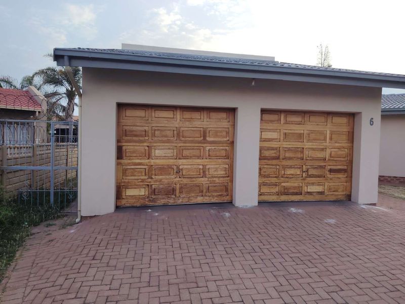 Charming 3-Bedroom Home in Sought-After Boomed-Off Area – Makenzie Park, Benoni - Photo 4