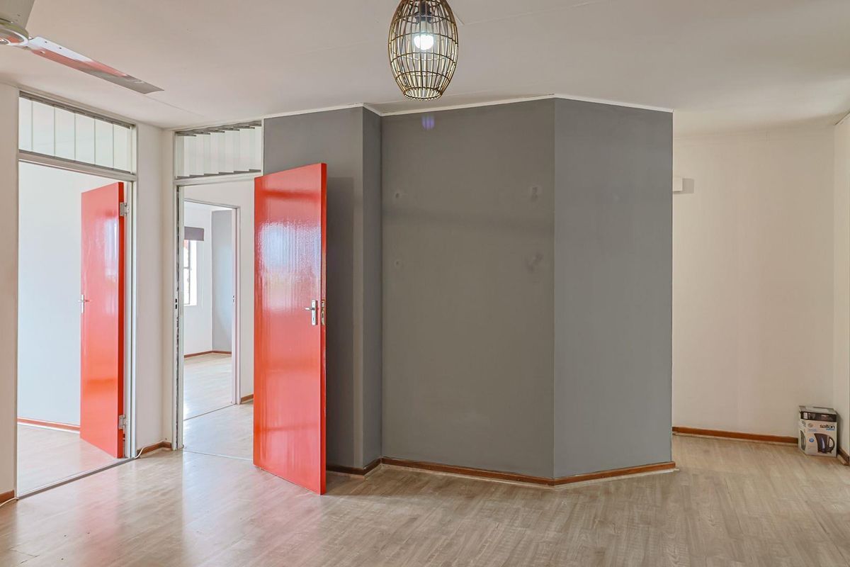 Prime 104m2 Office Suite in 14th Avenue Centre, Fairland For Sale or to Rent - Photo 3