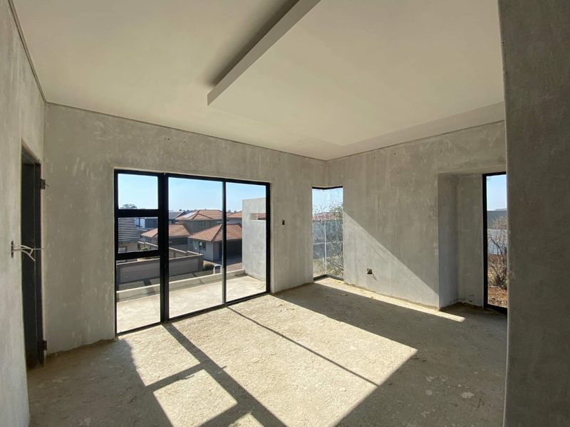 Modern 4-Bedroom Family Home - Photo 7