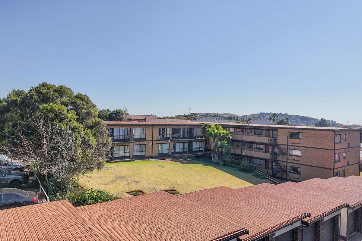 Apartment Building for Sale - Photo 3