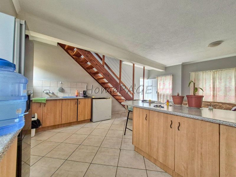 Hermes, Walvis Bay:  3 Bedr Townhouse In Mola Mola Complex is for sale - Photo 7