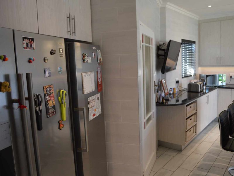 Modern Three Bedroom Family Home For Sale in Brackendowns - Photo 7