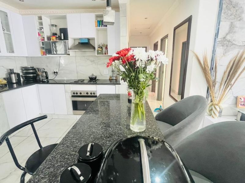 For sale: Hochland park 4 bed 3 bath house N$2.5mil excl costs. - Photo 1
