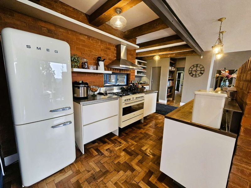 Pierneef Ridge – Modern Masterpiece with Stunning View Over the Moot - Photo 9